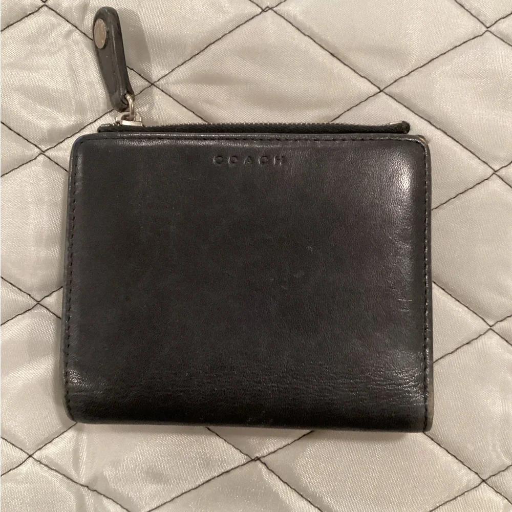 VTG Coach Black Leather Bi Fold Embossed Logo unisex